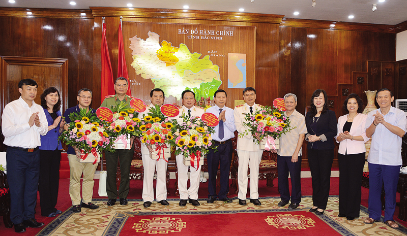 Gặp mặt, chúc mừng các sĩ quan Công an quê hương Bắc Ninh được thăng quân hàm Trung tướng và các đồng chí được điều động giữ chức vụ mới