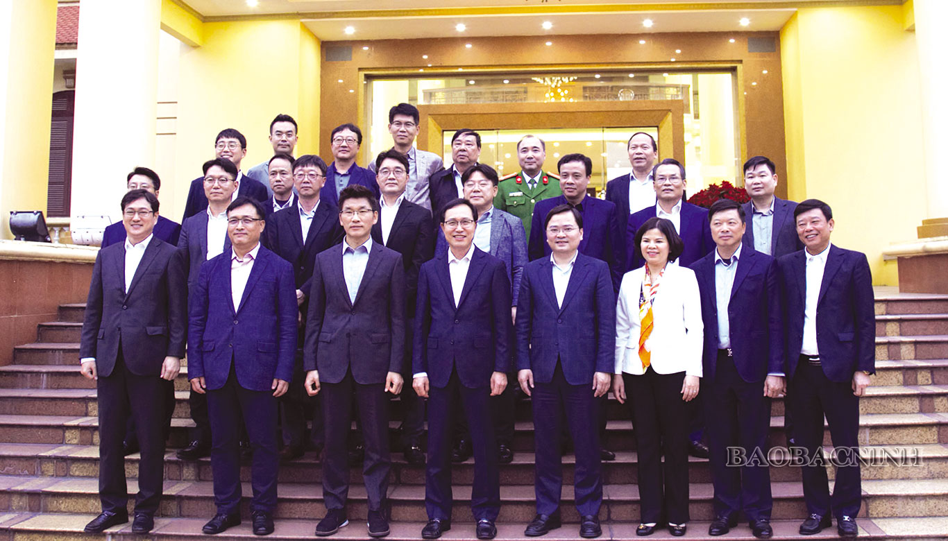 Lãnh đạo tỉnh tiếp và làm việc với Tổng Giám đốc Tổ hợp Samsung Việt Nam