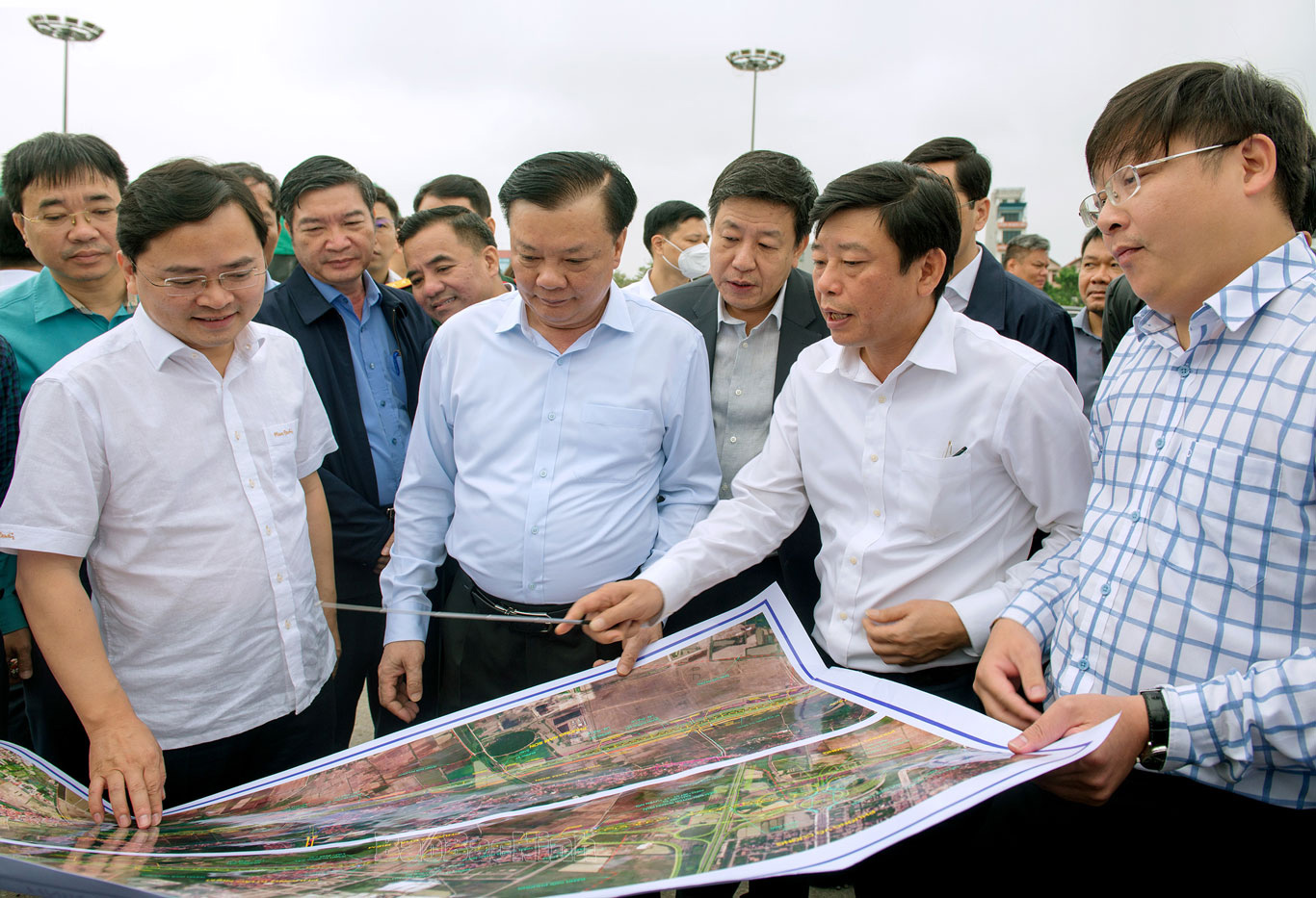 Đồng chí Đinh Tiến Dũng, Uỷ viên Bộ Chính trị, Bí thư Thành ủy Hà Nội làm việc với lãnh đạo tỉnh về dự án đường Vành đai 4 – Vùng Thủ đô