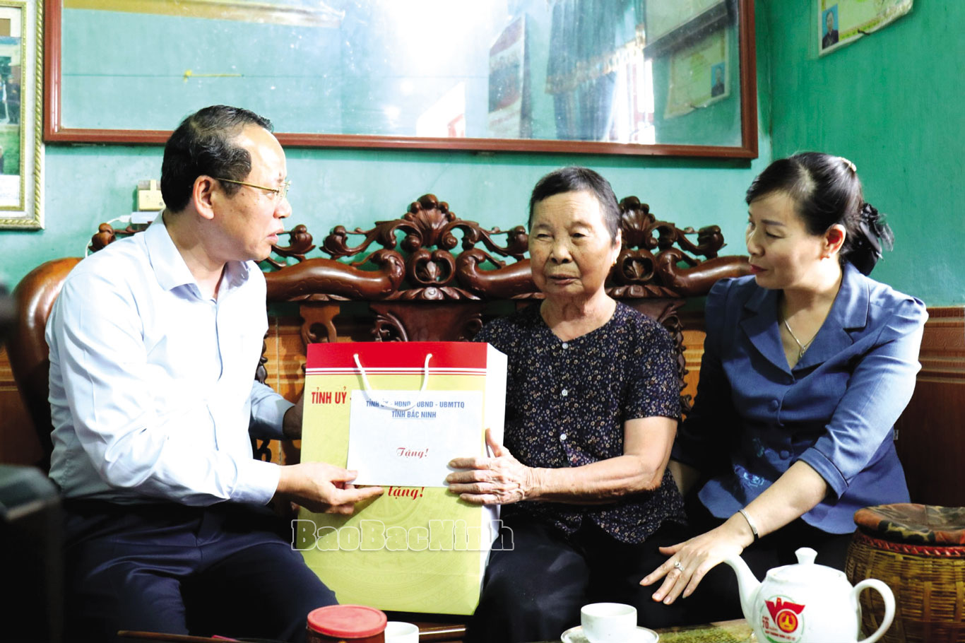 Phó Bí thư Thường trực Tỉnh ủy, Chủ tịch HĐND tỉnh Nguyễn Quốc Chung thăm, tặng quà nhân Ngày Thương binh, Liệt sỹ