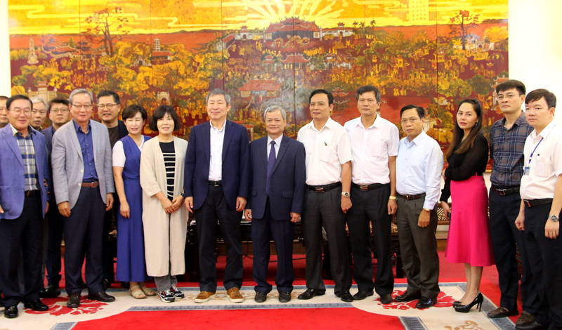 Chủ tịch UBND tỉnh Nguyễn Tử Quỳnh tiếp Phòng Thương mại và các doanh nghiệp thành phố Gumi (Hàn Quốc)